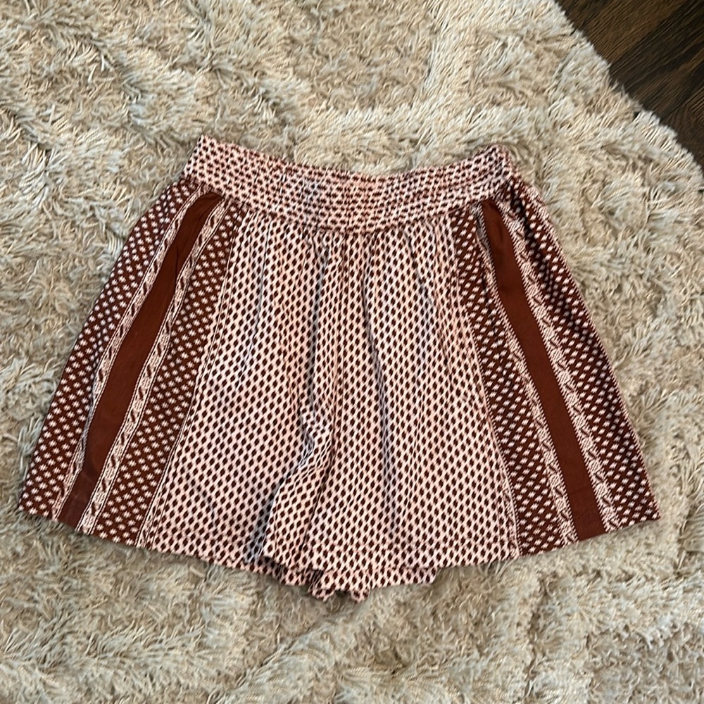 Free People Get Free size medium pull on shorts in henna print.